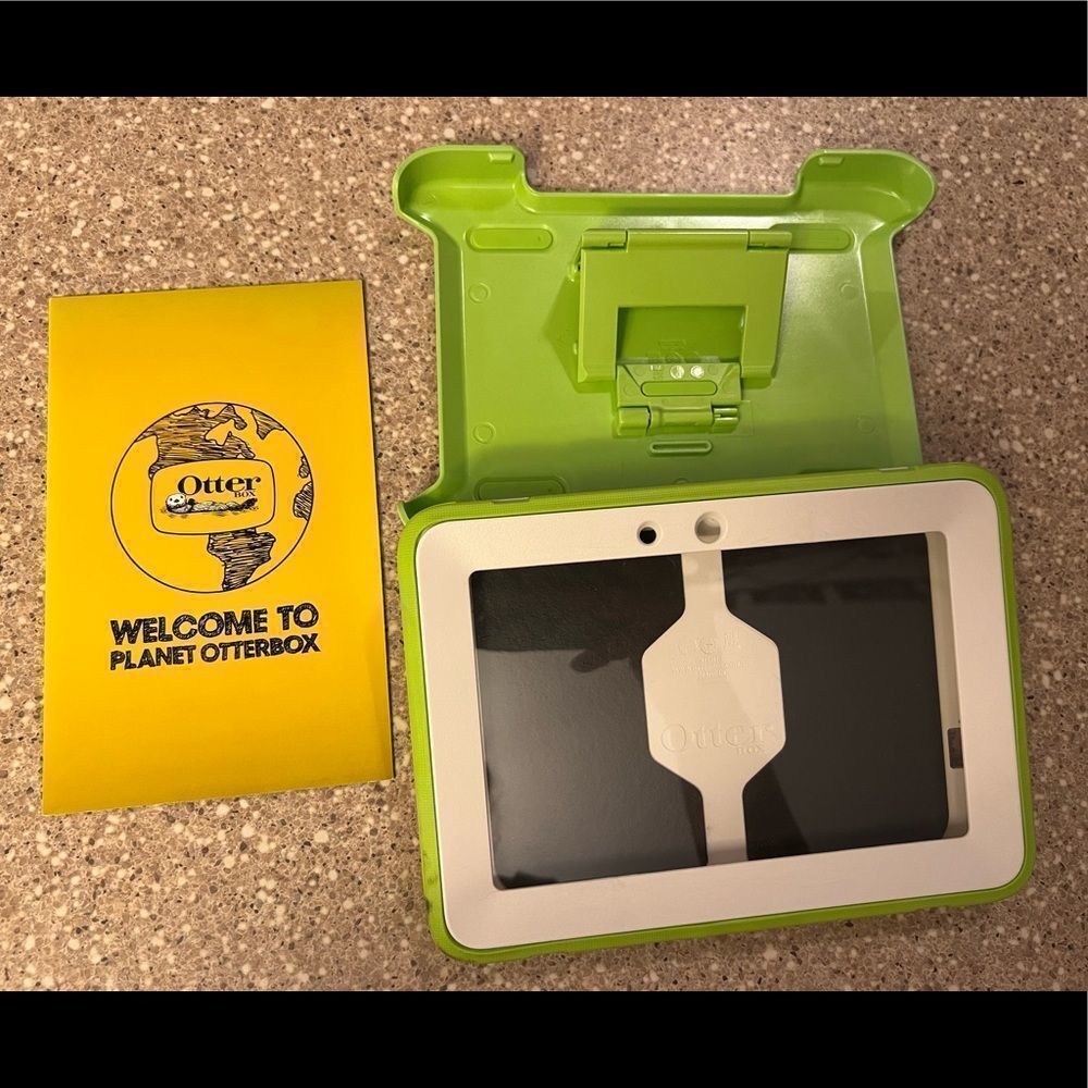 9 inch ~ Otterbox E-Reader / Tablet Case + Stand ~ EUC